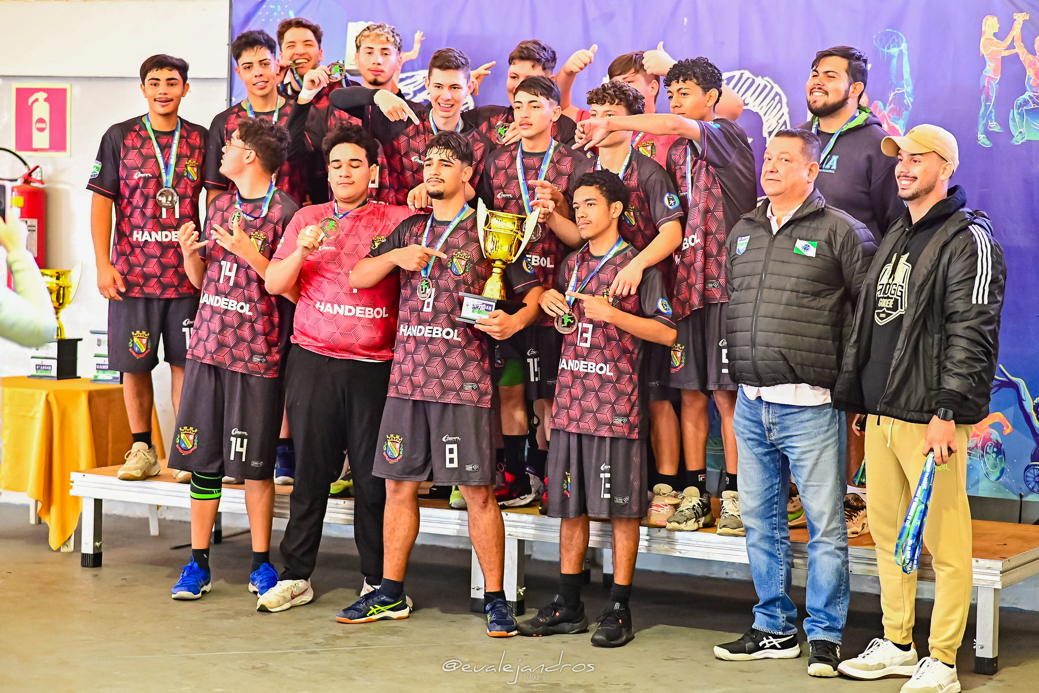 Jornal Ilustrado - Umuarama sedia finais do Paranaense de Handebol e time da casa é o grande campeão