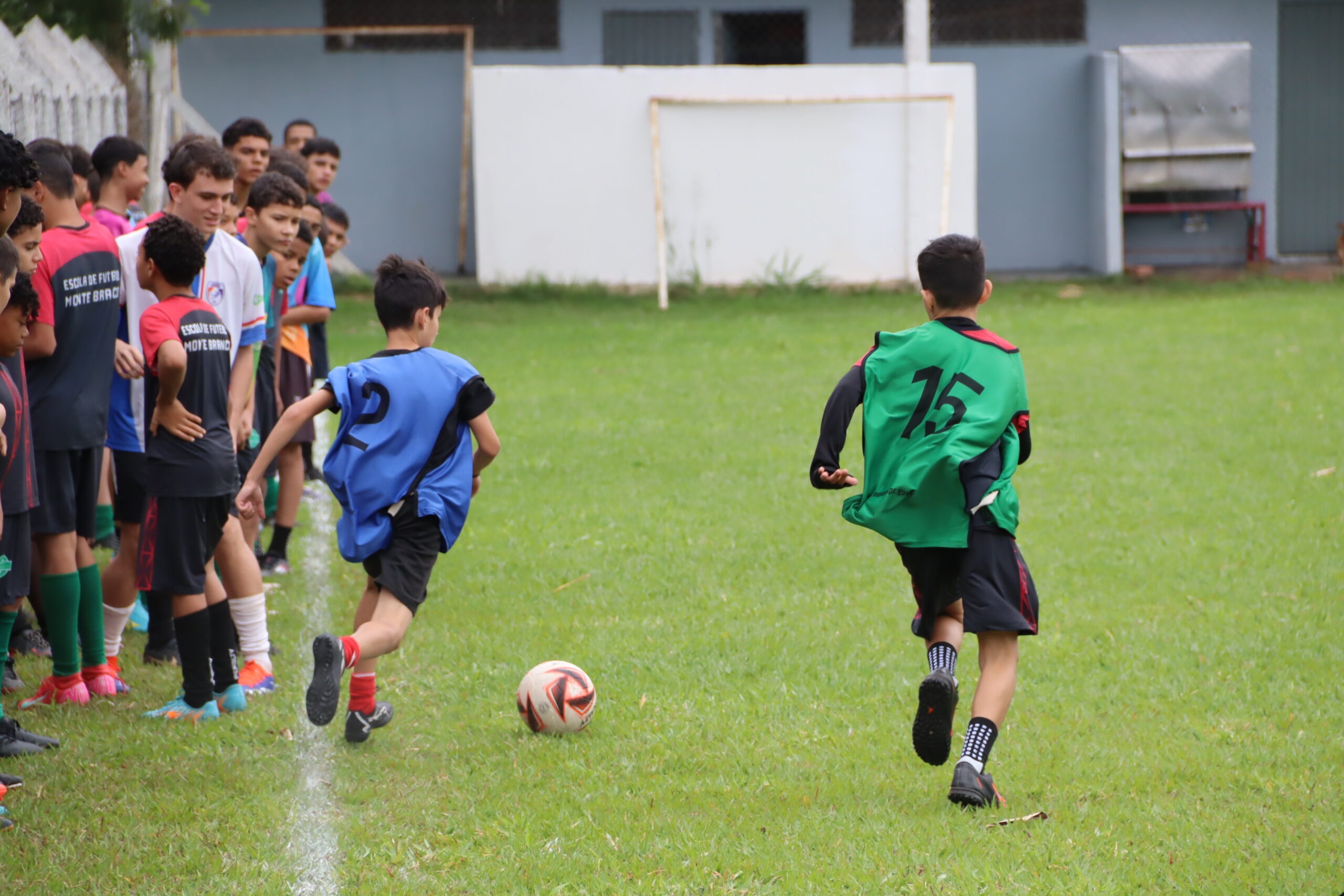 Escolinha Monte Branco realiza avaliação de jovens atletas para o futebol argentino em Umuarama