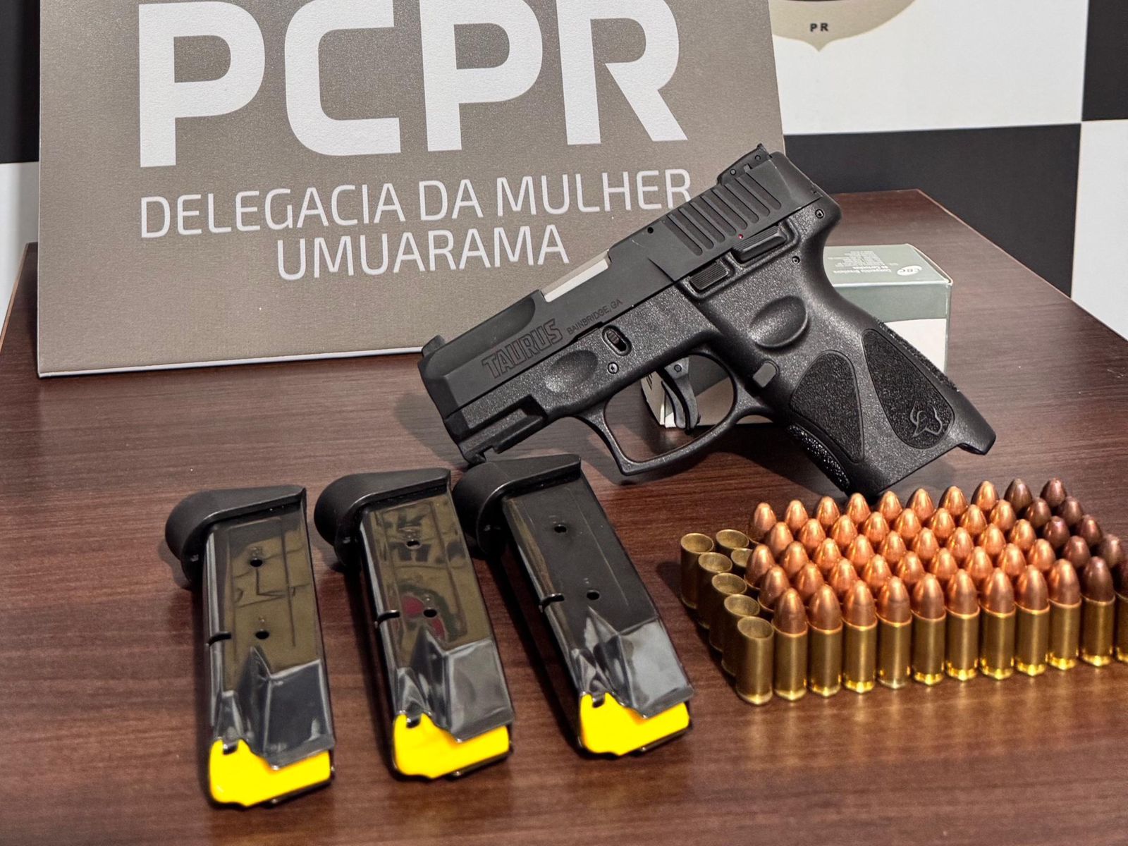 Polícia Civil apreende arma e munições com suspeito de violência doméstica em Umuarama 