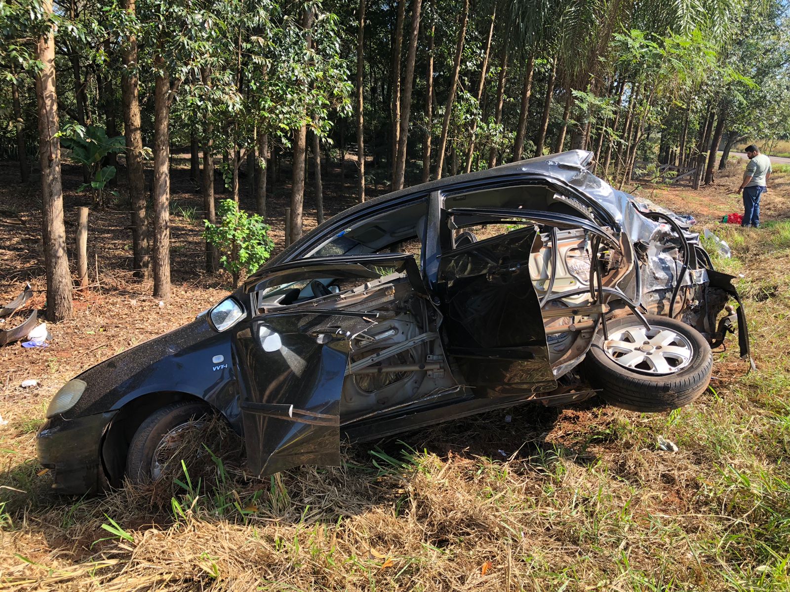 Jornal Ilustrado - Motorista é ejetado de veículo após colisão frontal na PR-580 entre Umuarama e Serra dos Dourados 