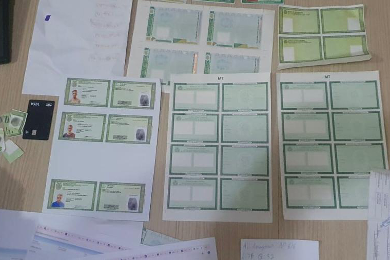 Jornal Ilustrado - PCPR prende criminosos que falsificaram documentos de jogadores de futebol