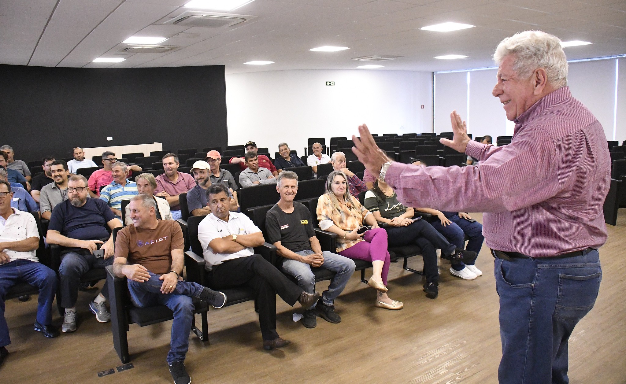 Jornal Ilustrado - Prefeitura reúne proprietários rurais da Estrada Pioneiro para anunciar pavimentação
