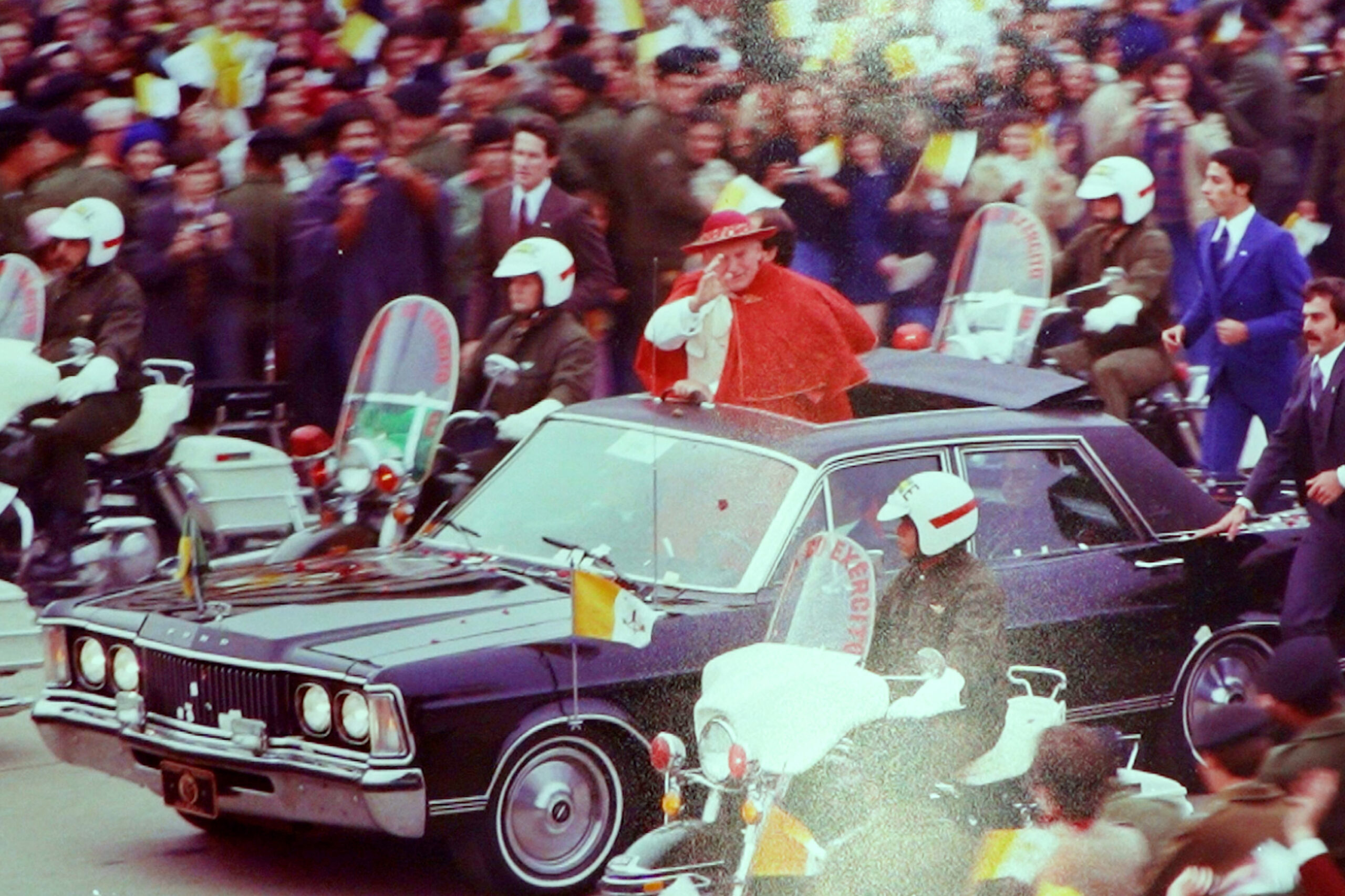 Jornal Ilustrado - Há 45 anos, Papa João Paulo II arrastava a maior multidão da história do Paraná