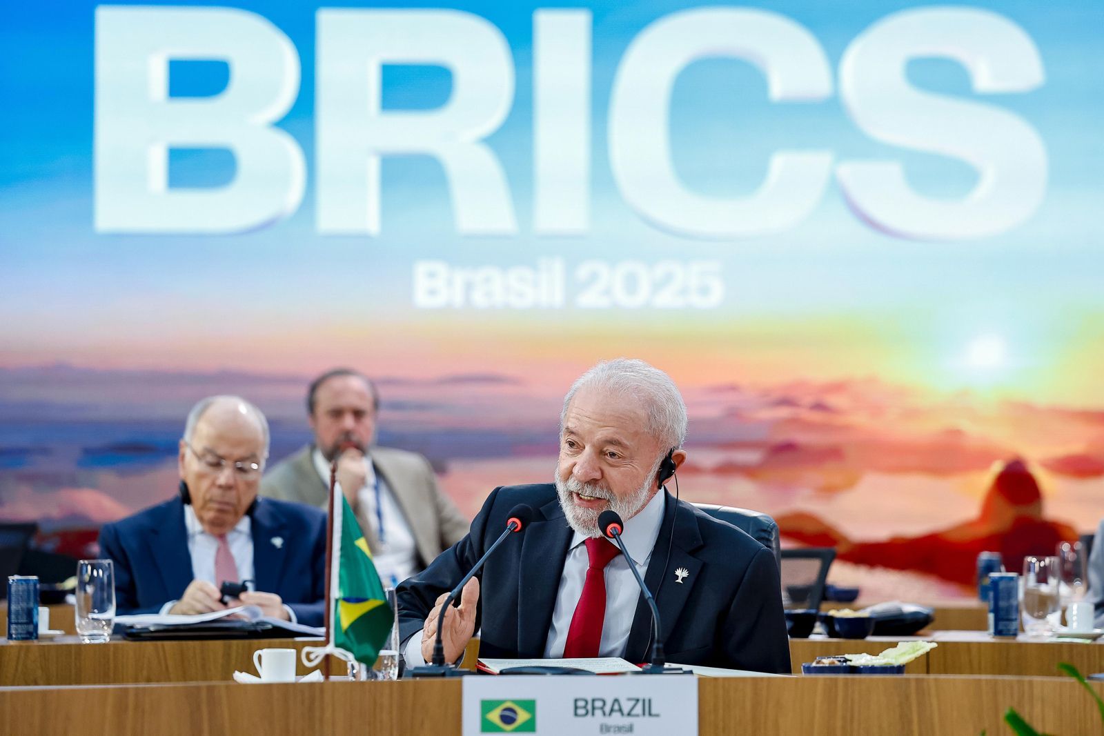 Jornal Ilustrado - Brics: Lula defende espaço fiscal para erradicar doenças no Sul Global