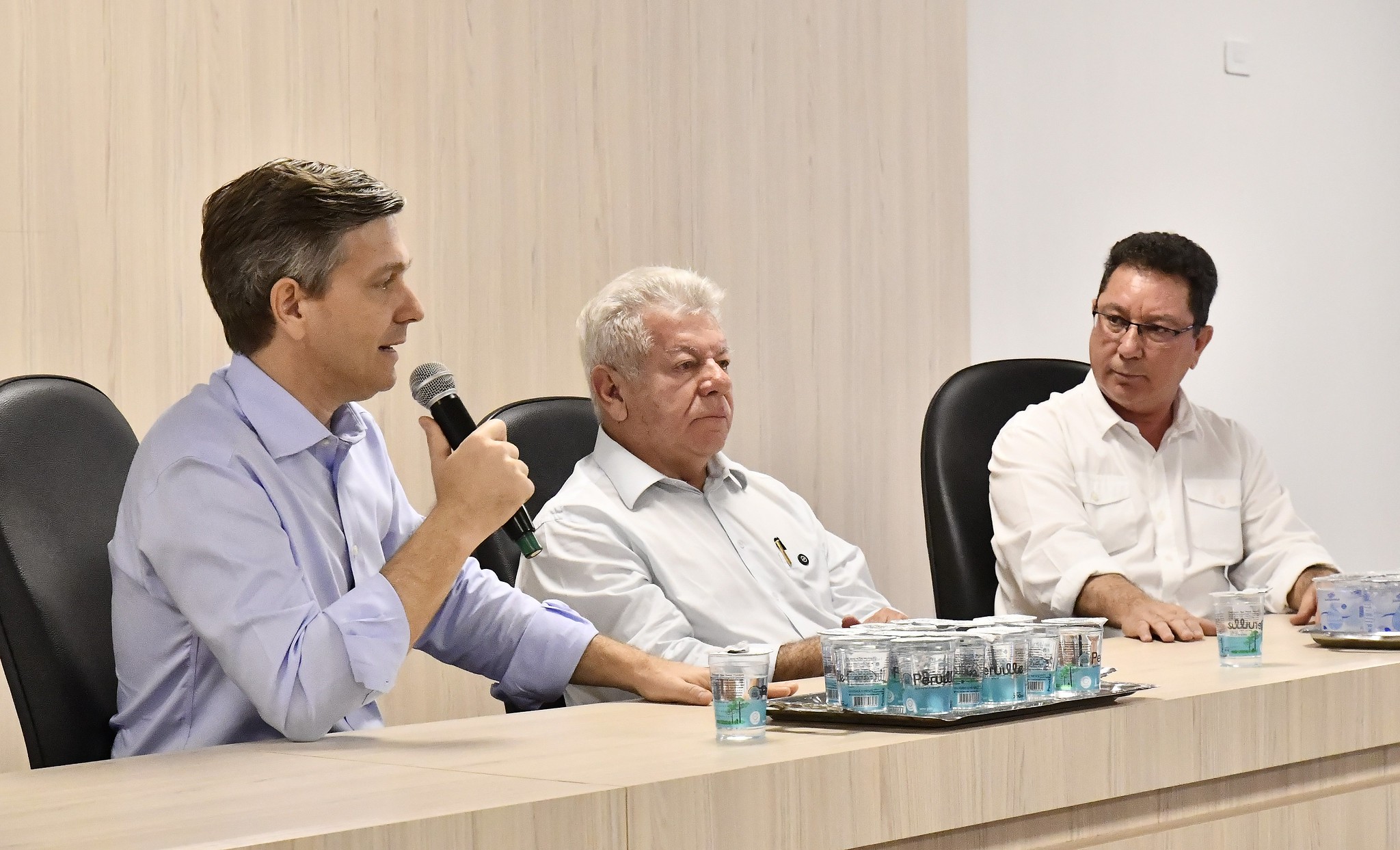 Jornal Ilustrado - Prefeito entrega alvará para primeira unidade do Max Atacadista em Umuarama