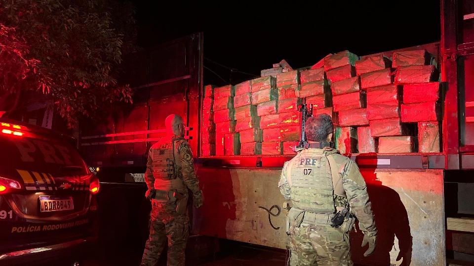 Jornal Ilustrado - PRF apreende mais de 1,5 tonelada de maconha em caminhão na região de Assis Chateaubriand