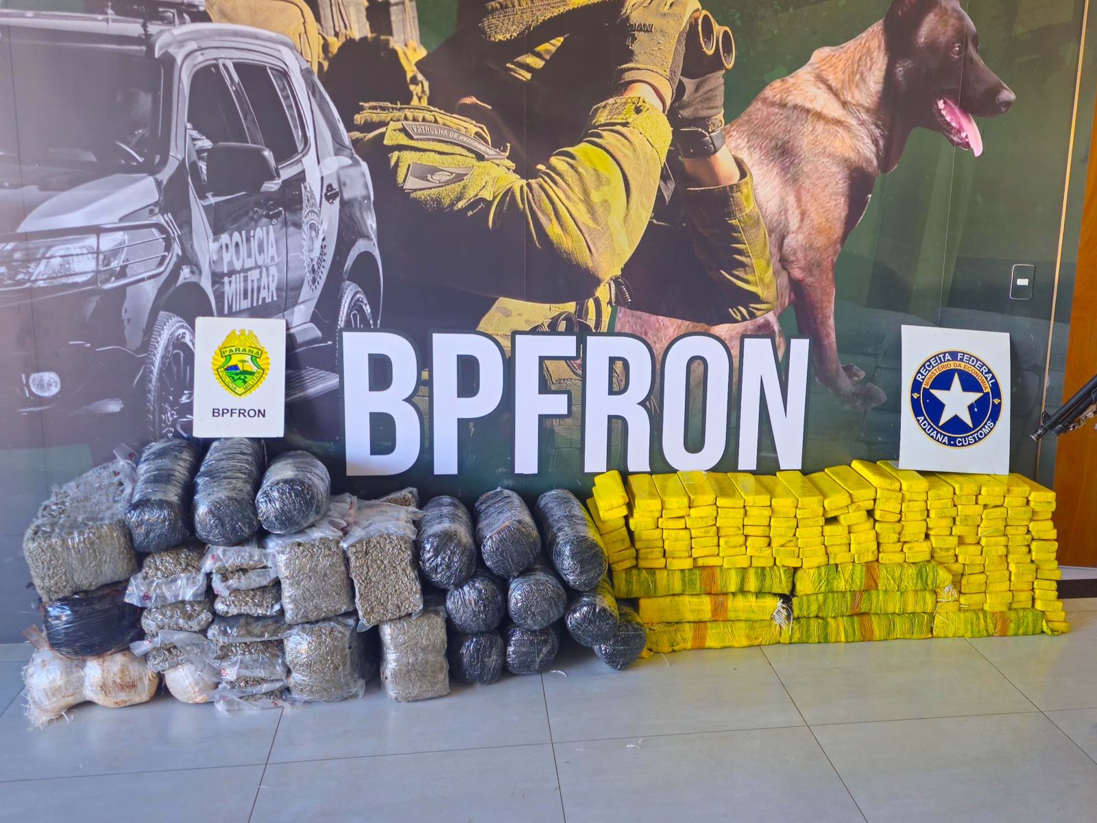 Ação conjunta prende trio com carro roubado carregado de maconha em Perobal