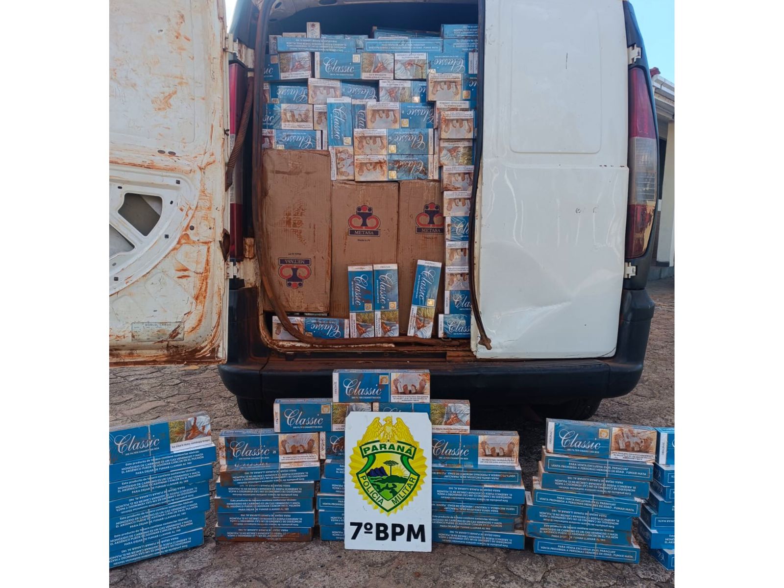 PM apreende carga de cigarros contrabandeados após perseguição em Goioerê