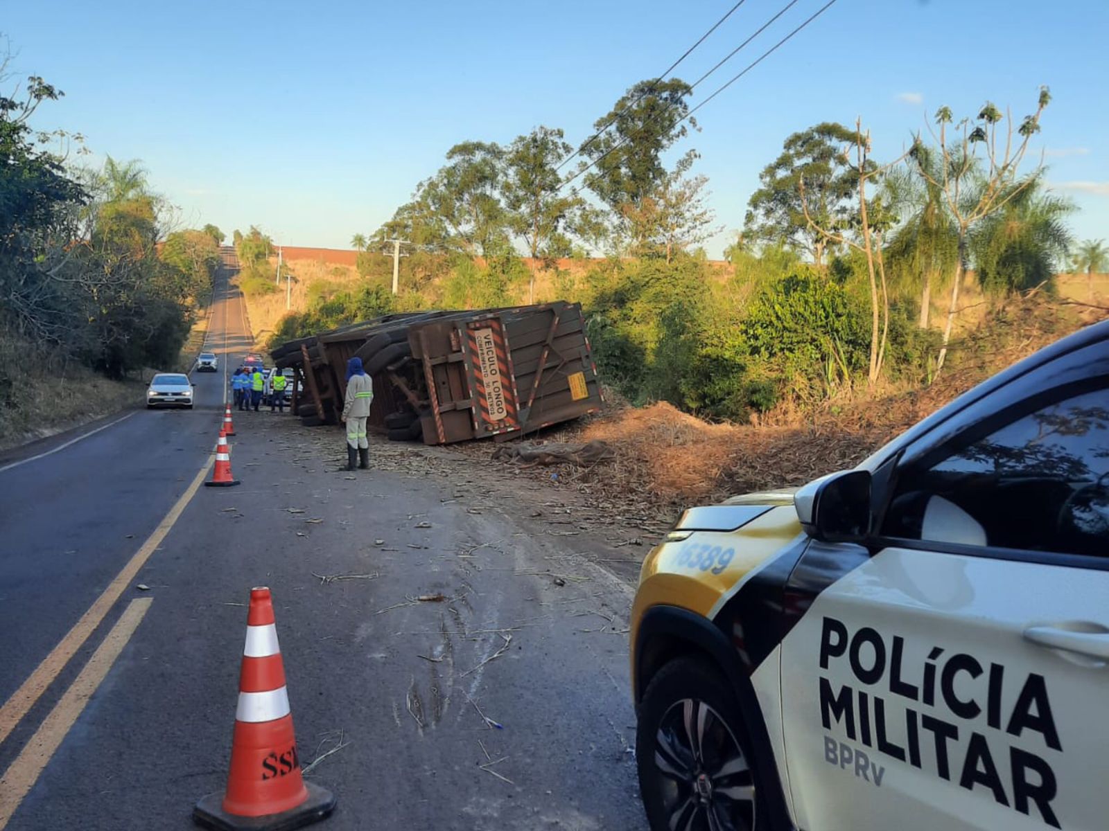 Jornal Ilustrado - Caminhoneiro morre em acidente com carreta canavieira na PR-082, em Icaraíma 