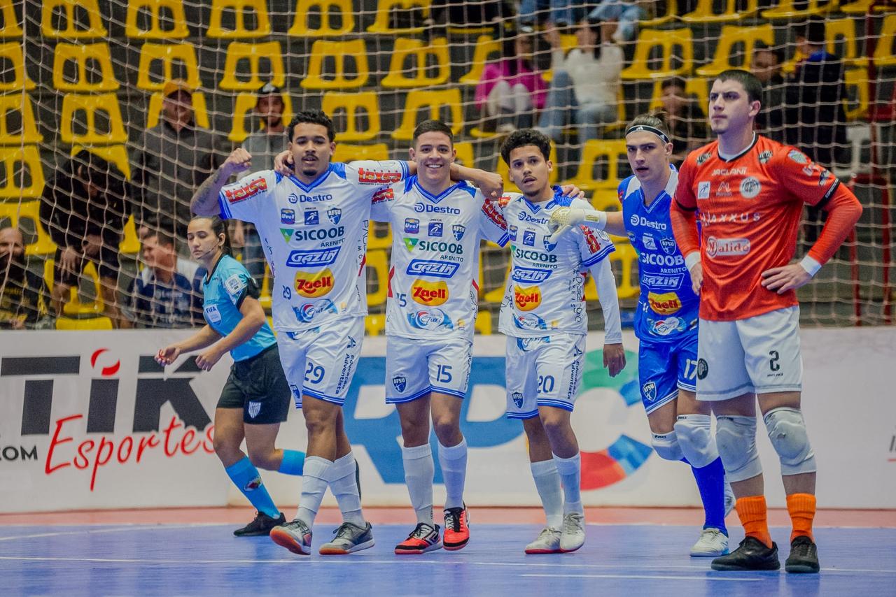 Jornal Ilustrado - O grande jornal do Noroeste do Paraná Jornal Ilustrado - Umuarama Futsal vence o Esporte Futuro e assume a liderança do Paranaense Série Ouro