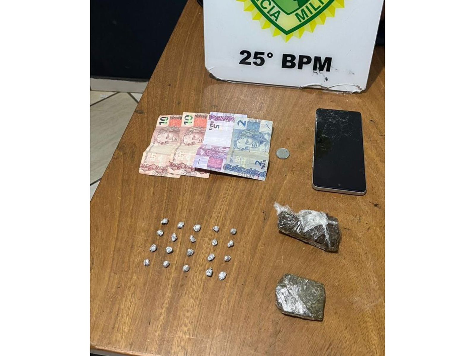 Tráfico em residência desocupada leva mulher e adolescente à delegacia em Umuarama