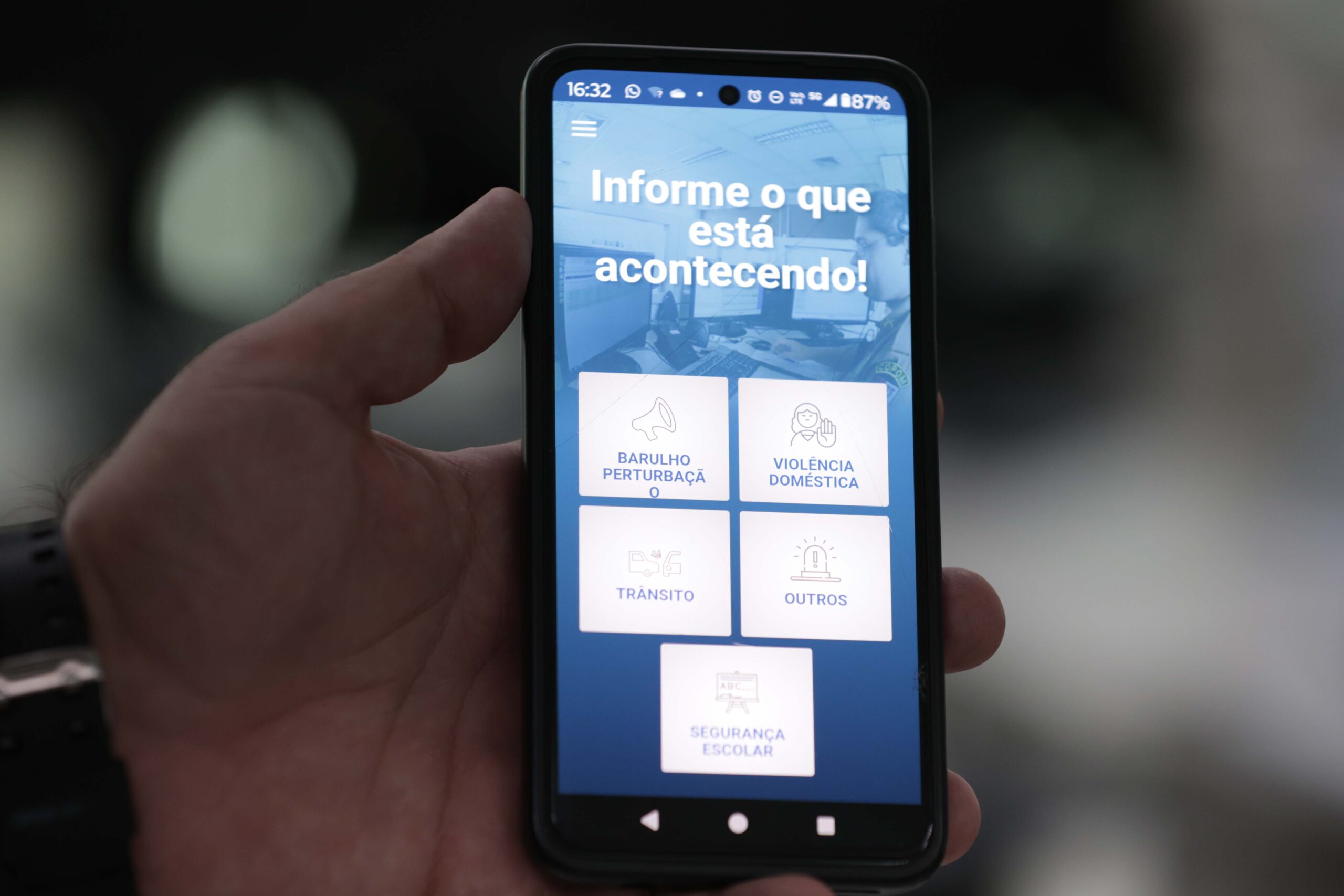 Jornal Ilustrado - App 190 PR: tecnologia transformou o acionamento da Polícia Militar no Paraná