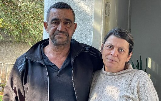 Caminhoneiro busca ajuda da comunidade para ‘fazer caminhão rodar’ após acidente