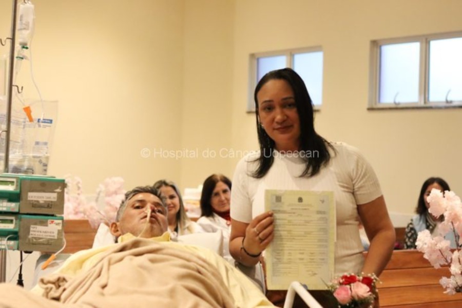 Casamento emocionante celebra o amor em meio ao tratamento oncológico na Uopeccan
