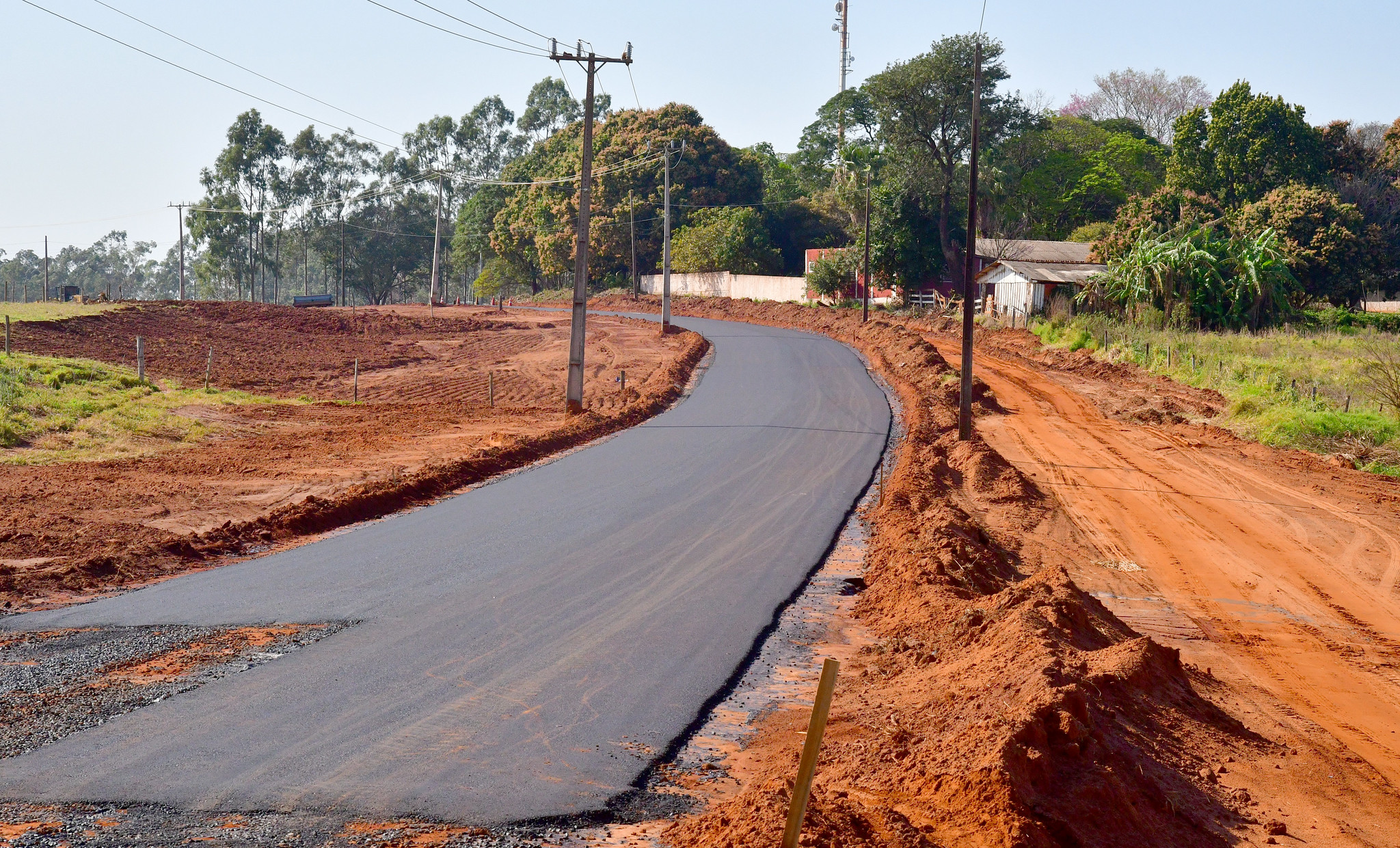Jornal Ilustrado - O grande jornal do Noroeste do Paraná Jornal Ilustrado - Pavimentação avança na estrada rural que liga Umuarama ao distrito de Lovat
