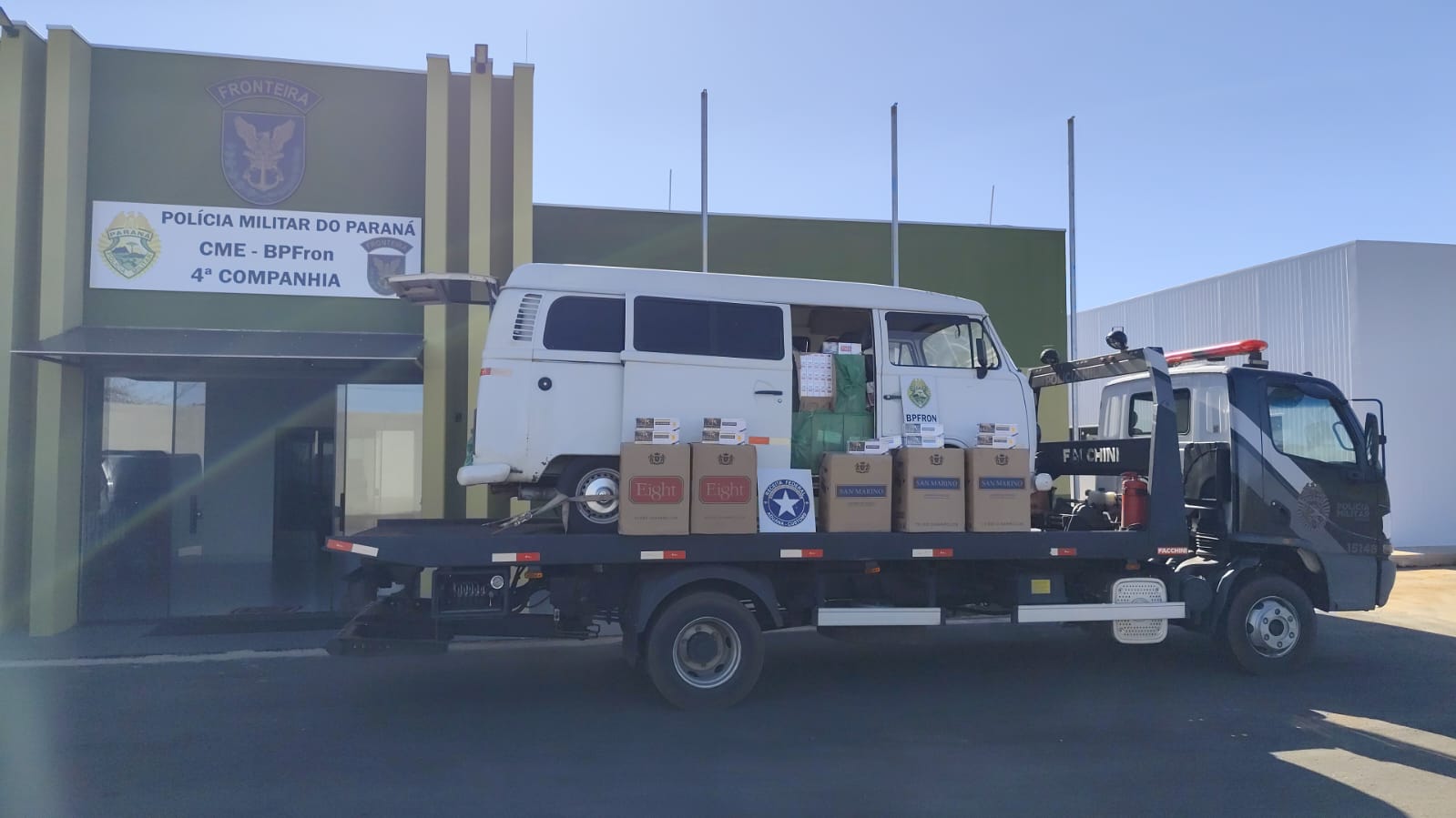 BPFon apreende Kombi carregada com cigarros contrabandeados em Perobal