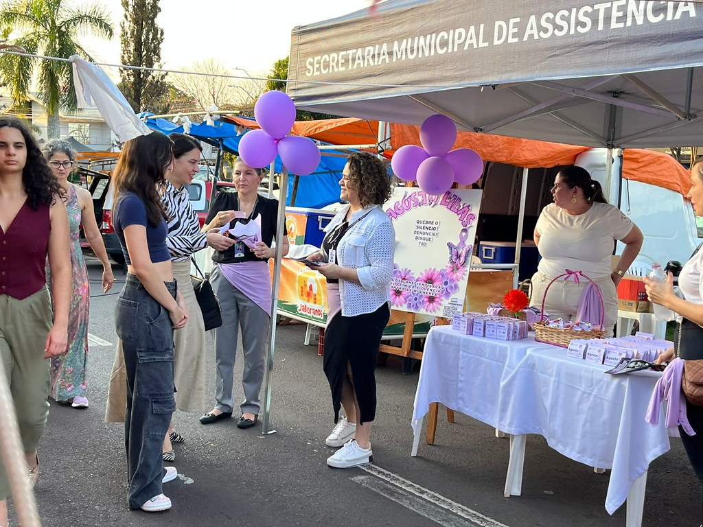 Conselho dos Direitos da Mulher realiza ação contra violência na feira