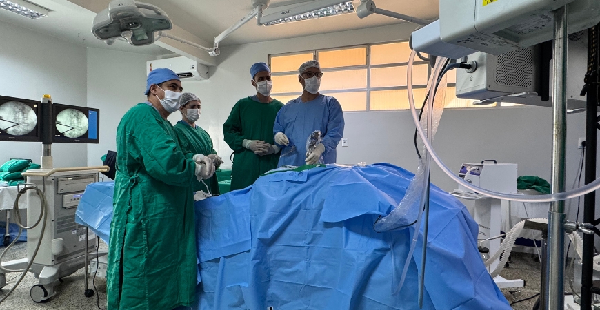 Jornal Ilustrado - Cirurgia inédita em Umuarama devolve esperança a pacientes com limitações na coluna