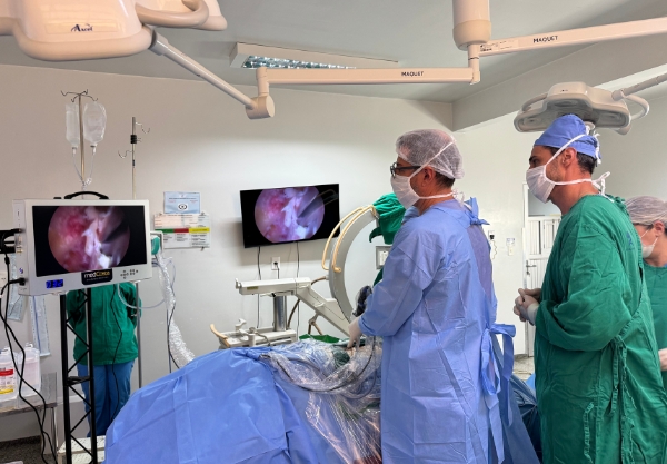 Jornal Ilustrado - Cirurgia inédita em Umuarama devolve esperança a pacientes com limitações na coluna