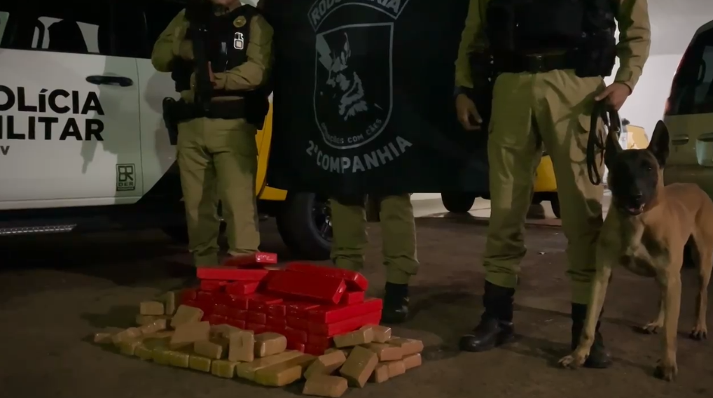 Mais de 65 kg de maconha em fundo falso de carro paraguaio é apreendida em Cruzeiro do Oeste