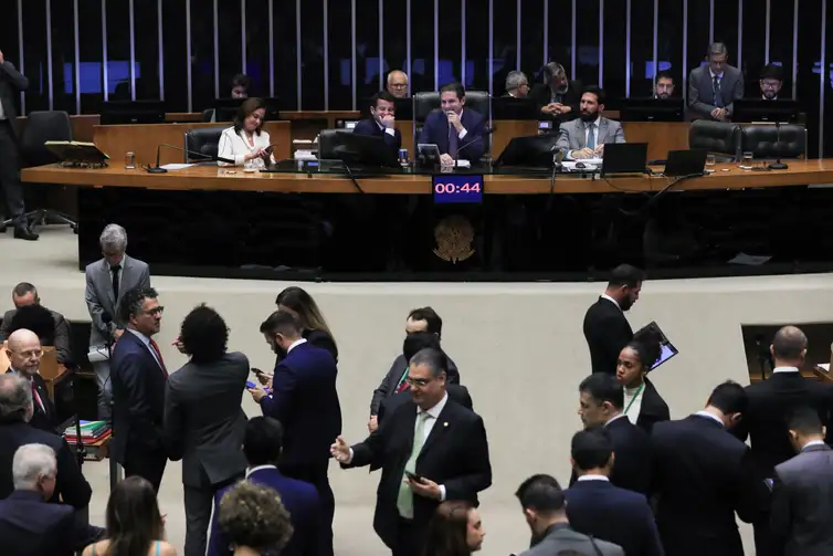 Jornal Ilustrado - Câmara aprova urgência para isenção do IR de quem ganha até R$ 5 mil