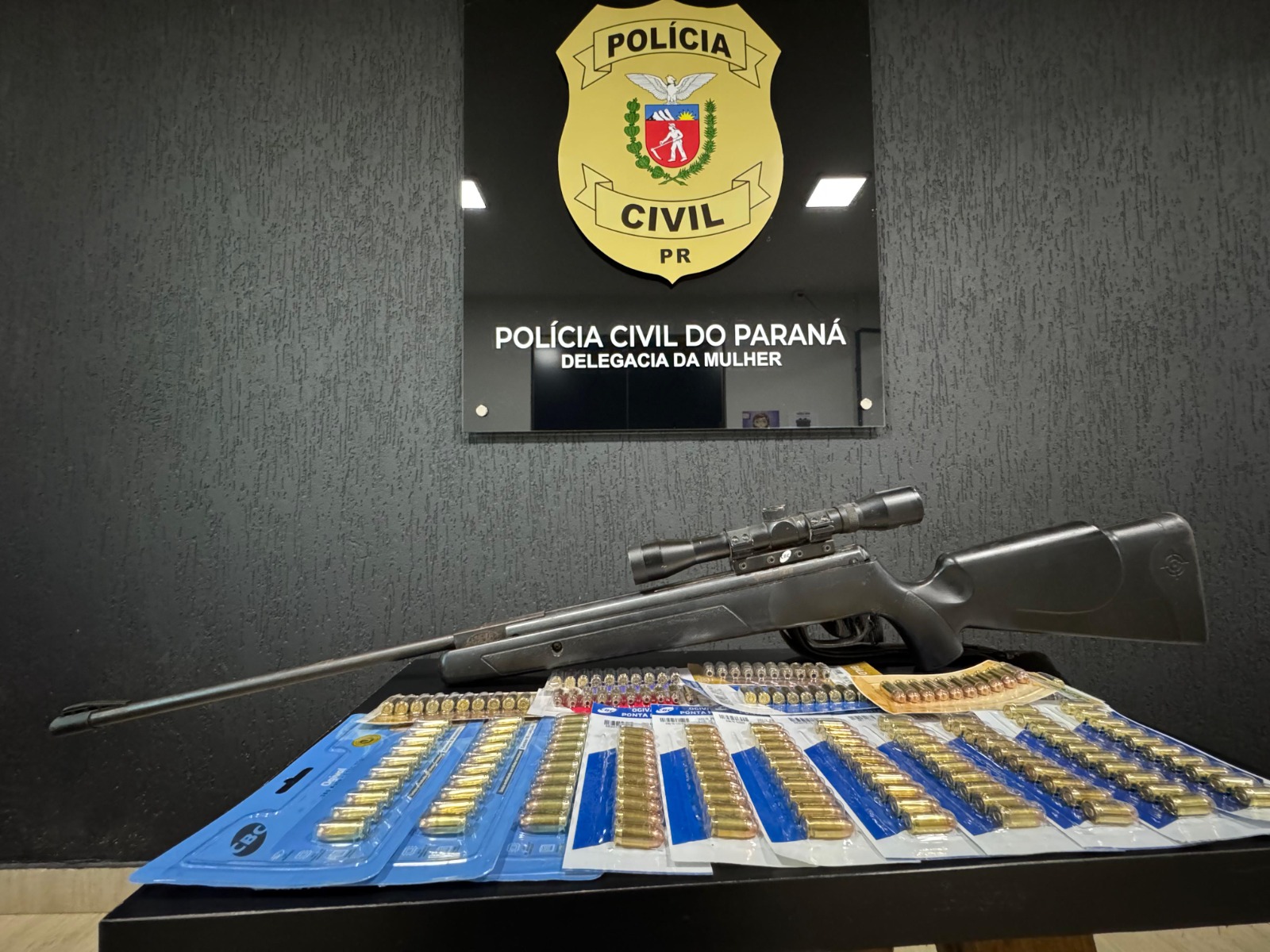 Polícia Civil apreende 180 munições e arma de pressão em Campo Mourão