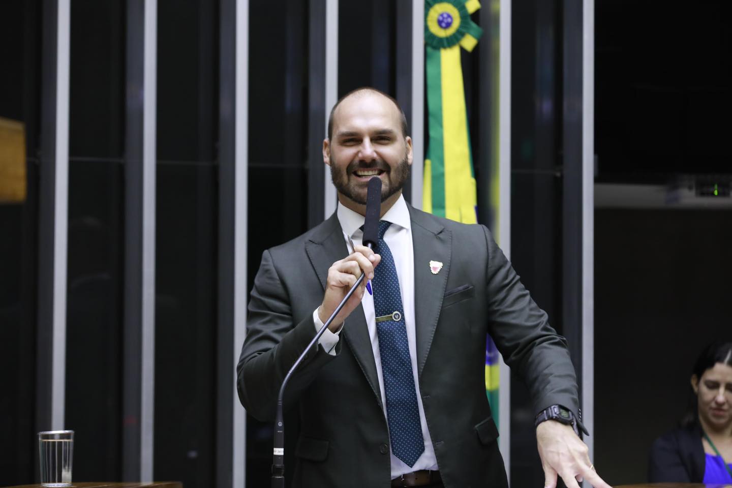 Jornal Ilustrado - Moraes envia denúncia contra Eduardo Bolsonaro para Hugo Motta