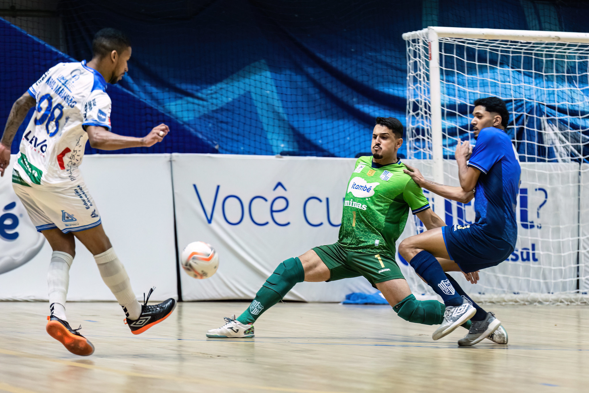 Jornal Ilustrado - Umuarama Futsal é superado pelo Minas Tênis Clube, mas segue na zona de classificação da LNF