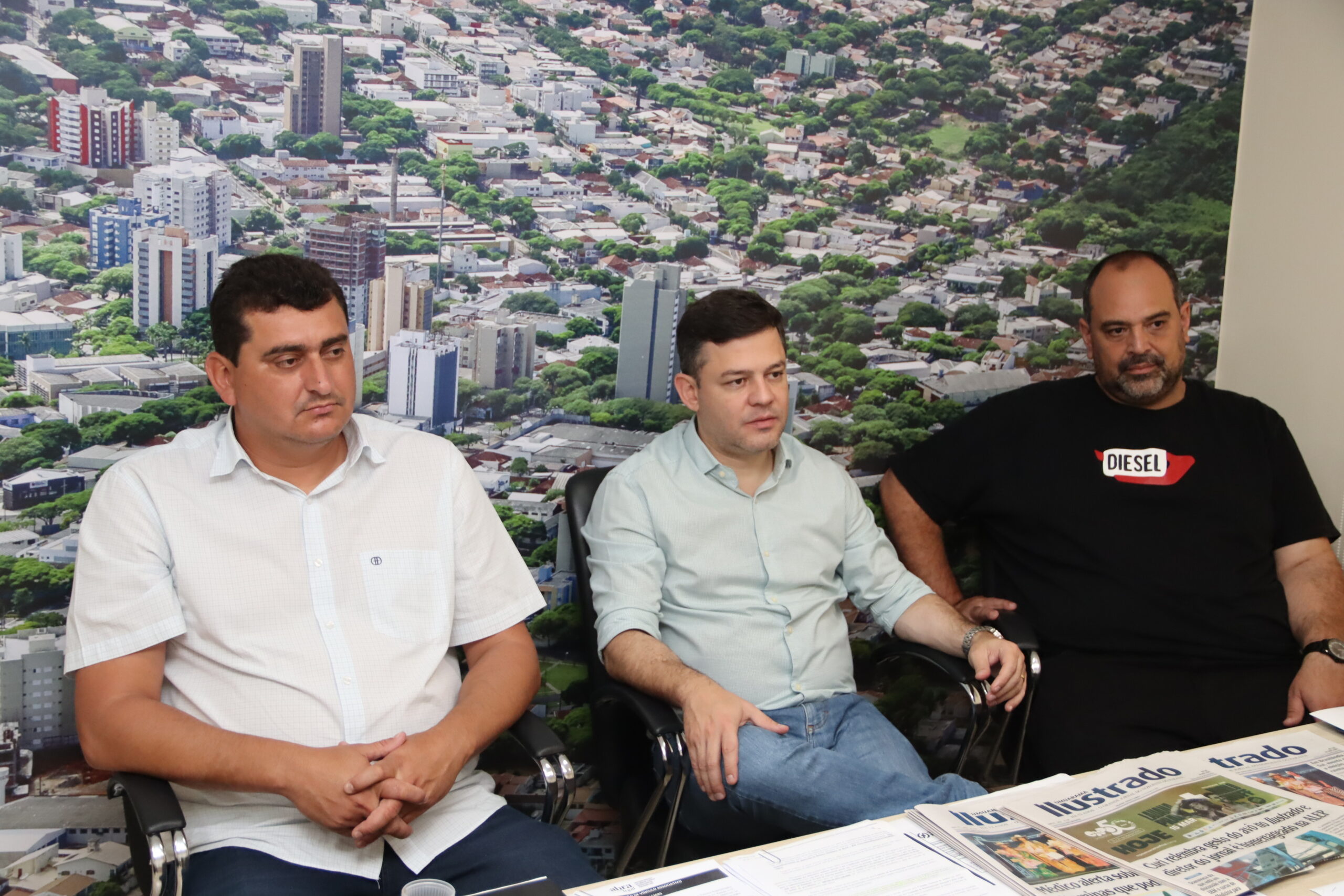 Jornal Ilustrado - Deputado Tião Medeiros apresenta balanço de recursos em visita ao Jornal Ilustrado 