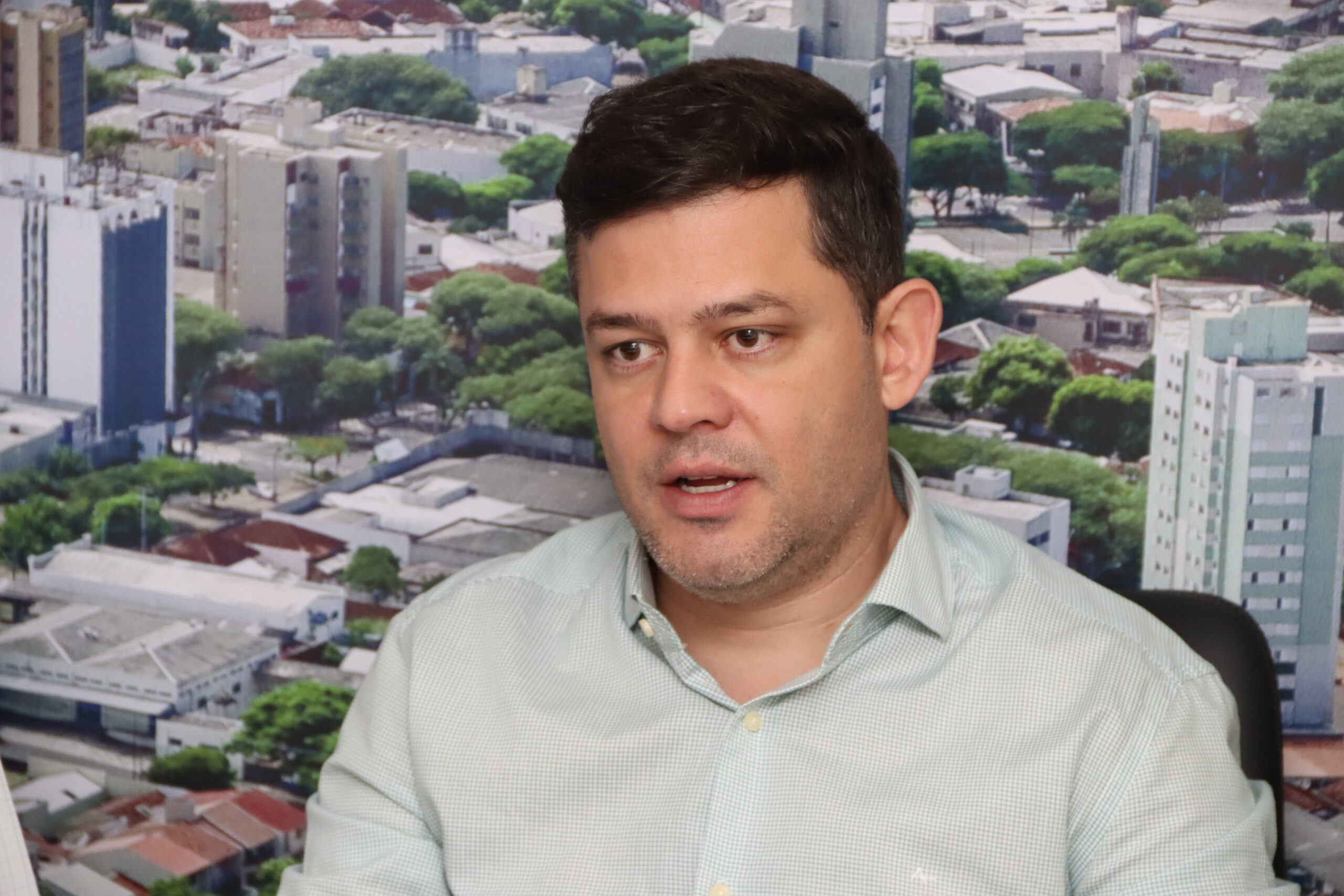 Jornal Ilustrado - Deputado Tião Medeiros apresenta balanço de recursos em visita ao Jornal Ilustrado 