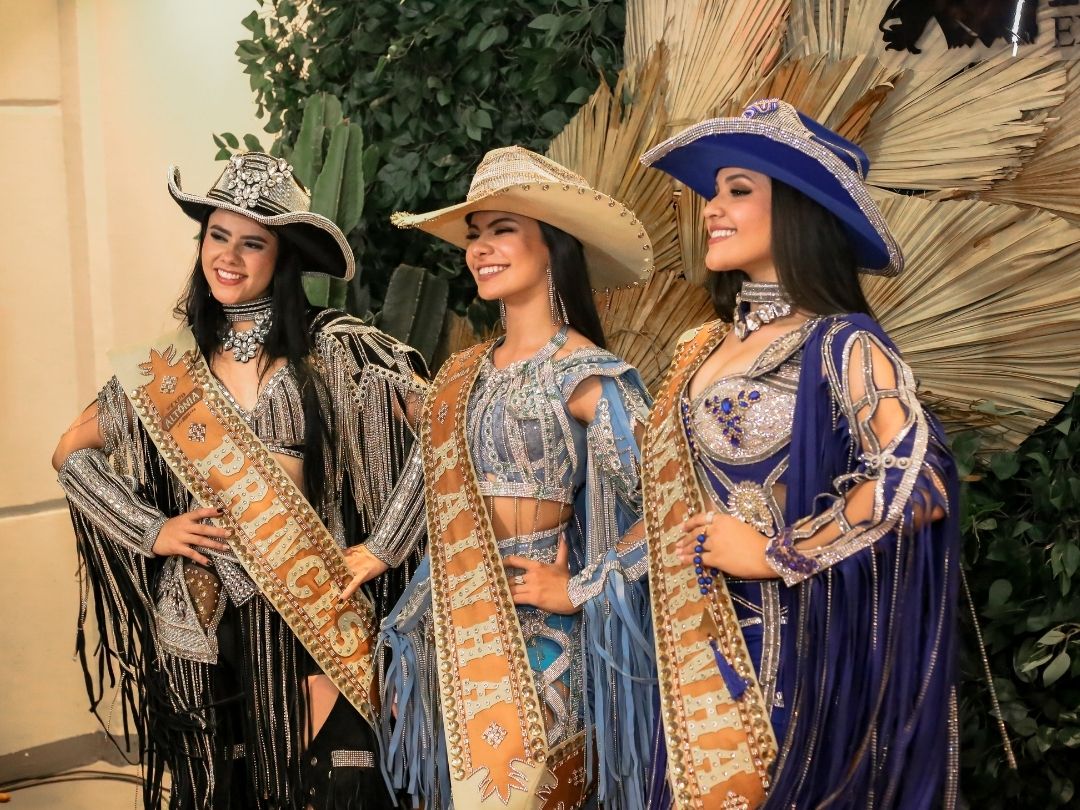Jornal Ilustrado - Na noite do lançamento, Expo Altônia escolhe a rainha da festa durante baile