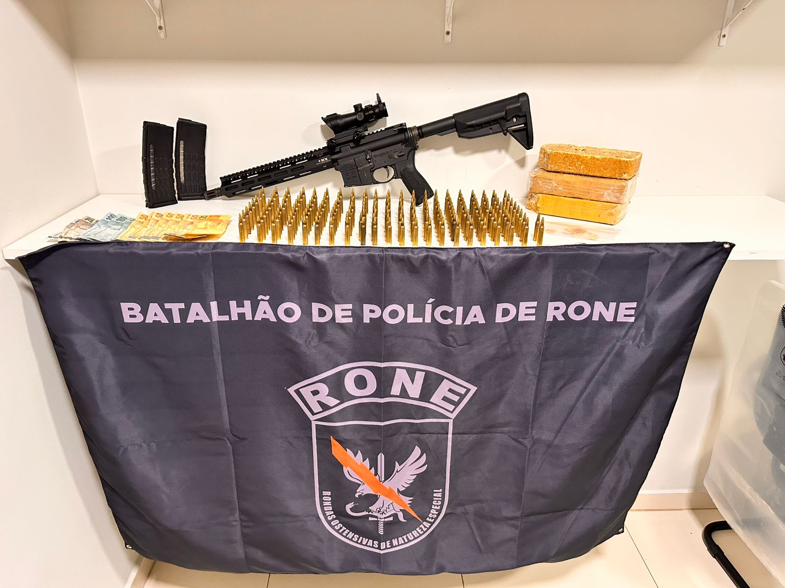Jornal Ilustrado - RONE apreende fuzil, munições e drogas em operação em Umuarama 