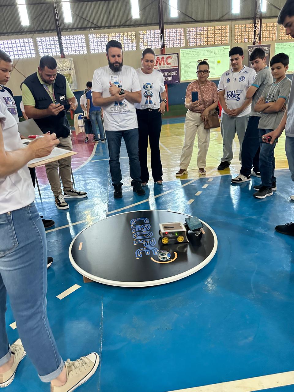 Jornal Ilustrado - CROPE estreia com sucesso e reúne mais de 200 estudantes em disputas de robótica em Umuarama