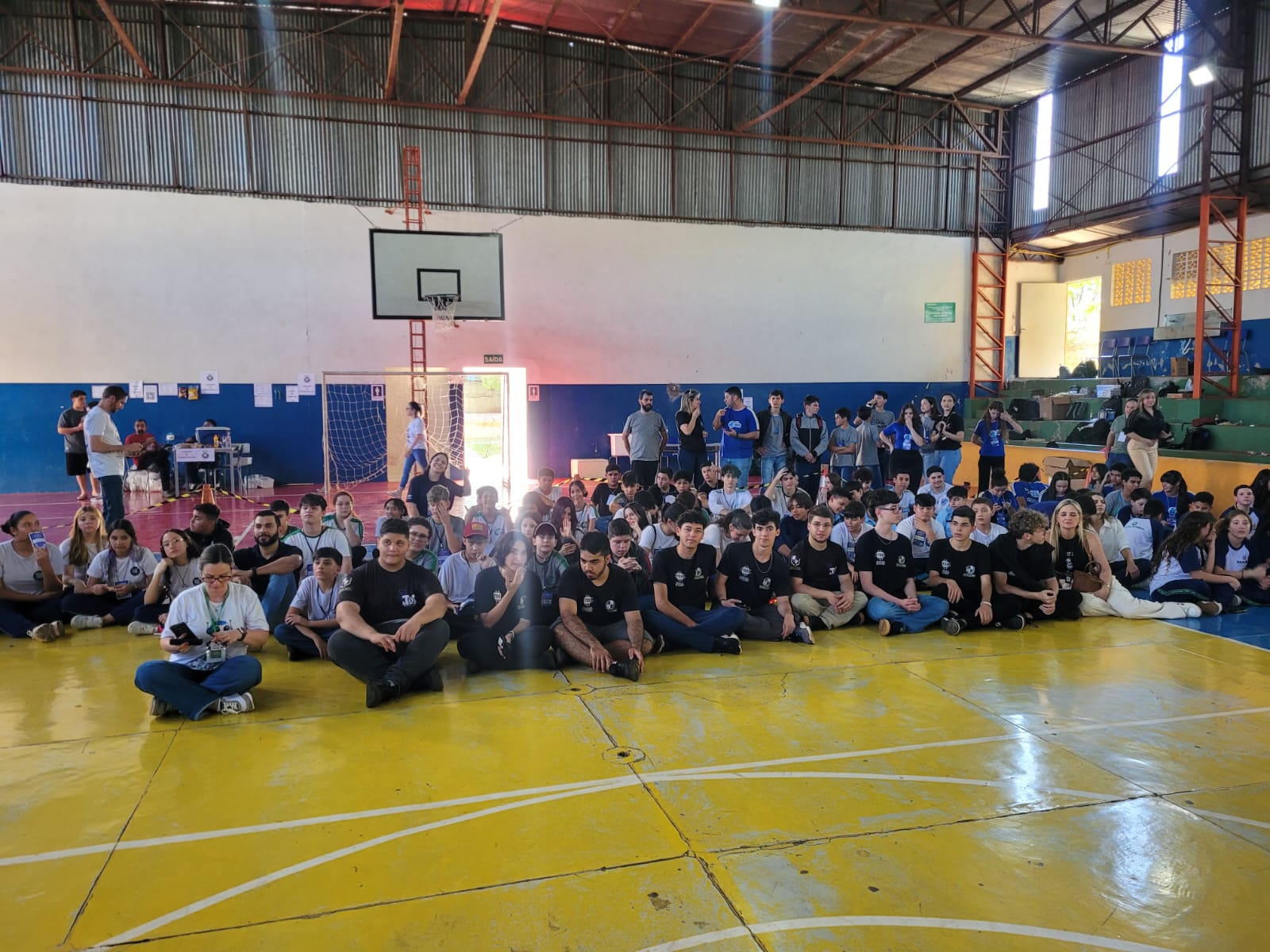 Jornal Ilustrado - CROPE estreia com sucesso e reúne mais de 200 estudantes em disputas de robótica em Umuarama