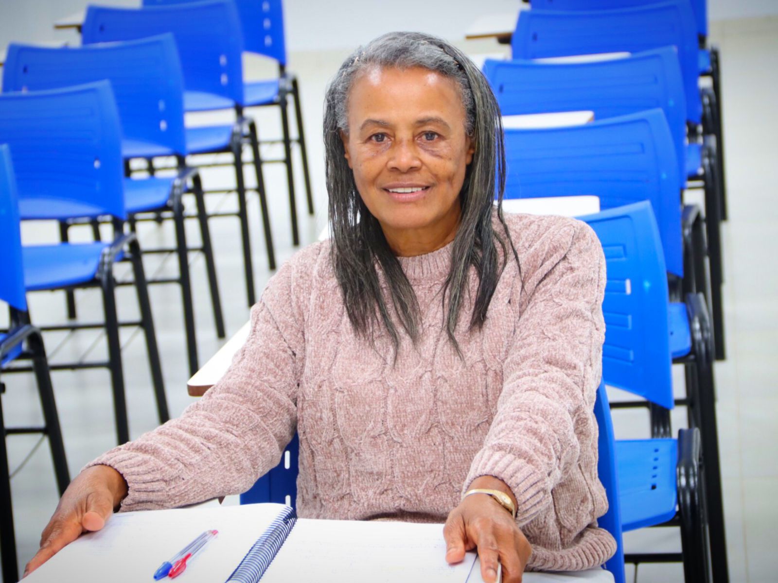 Jornal Ilustrado - Aos 66 anos, Dona Helena quer concluir Psicologia para dizer: “Eu consegui!”