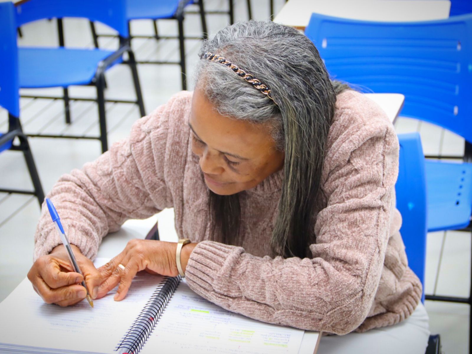 Jornal Ilustrado - Aos 66 anos, Dona Helena quer concluir Psicologia para dizer: “Eu consegui!”