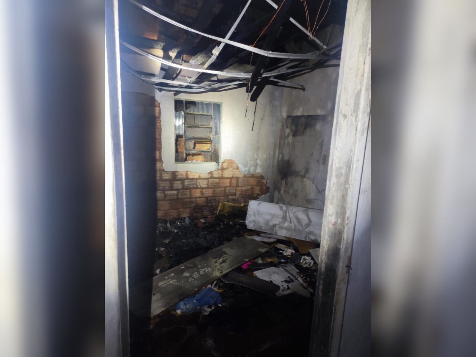Jornal Ilustrado - Incêndio criminoso destrói 70% de residência após desentendimento em Umuarama