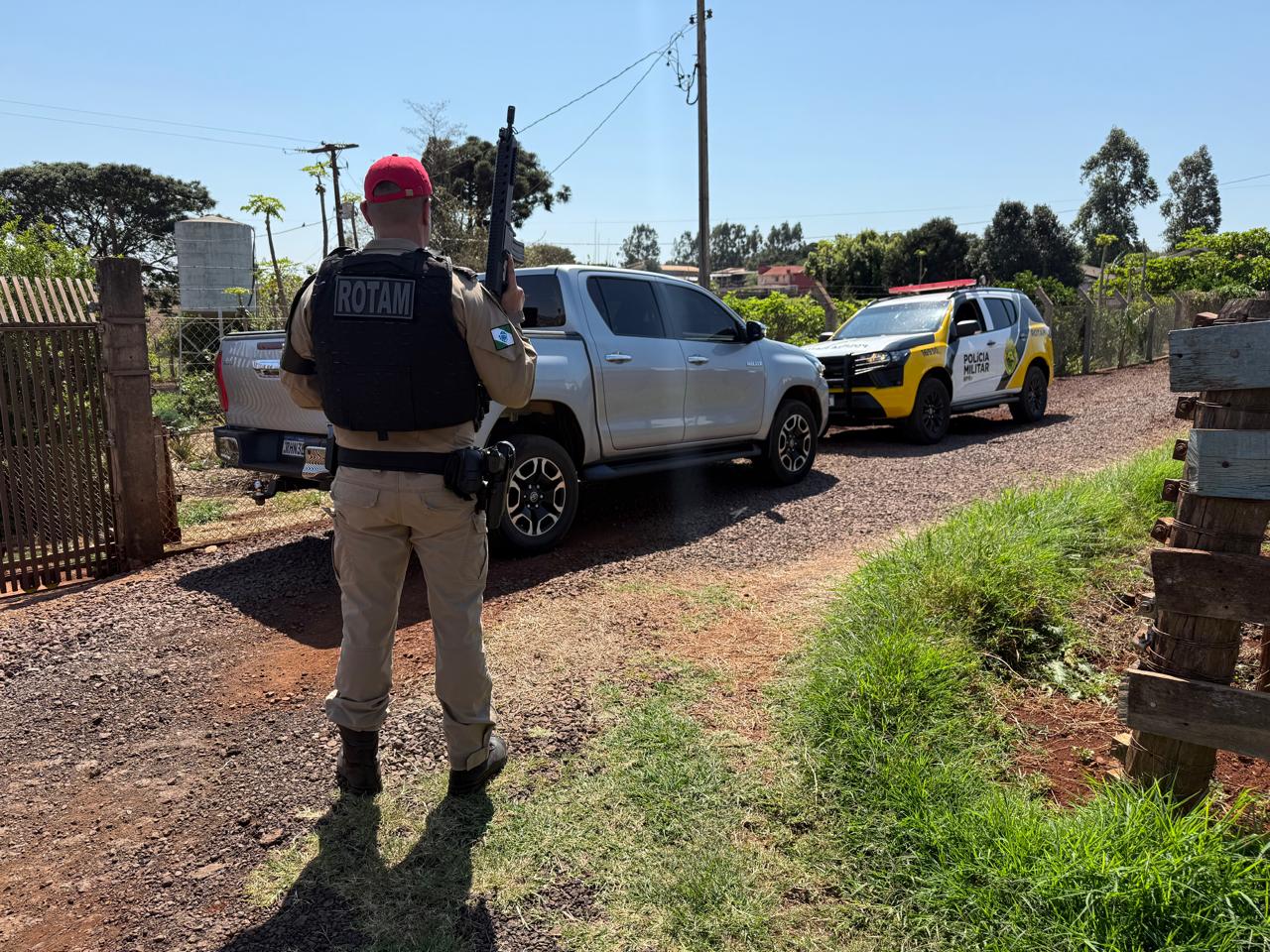Jornal Ilustrado - Caminhonete furtada é recuperada em operação policial na PR-239 