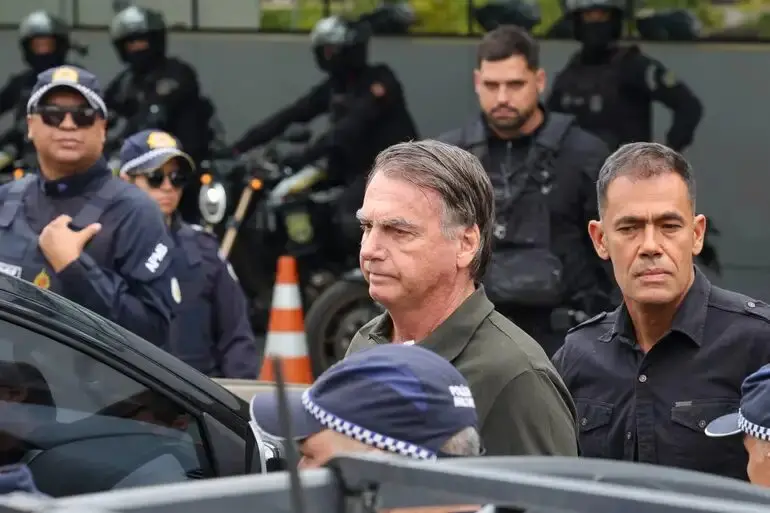 Jornal Ilustrado - O grande jornal do Noroeste do Paraná Jornal Ilustrado - Bolsonaro tem alta hospitalar; laudo de lesões cutâneas mostra câncer de pele