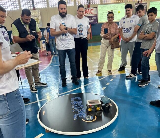 Campeonato de robótica reuniu mais de 200 estudantes em Umuarama