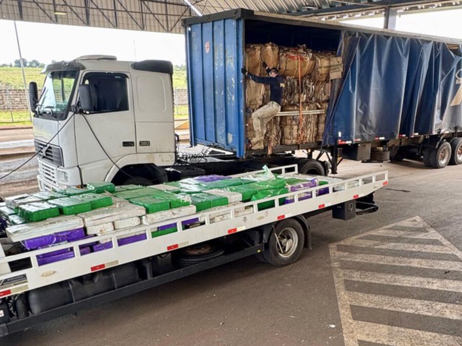 PRF apreende quase três toneladas de maconha em Francisco Alves