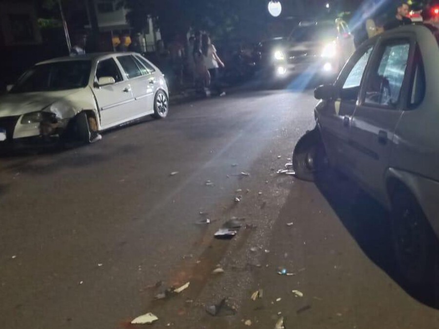 Dois motoristas são presos por embriaguez após colisão no centro de Perobal