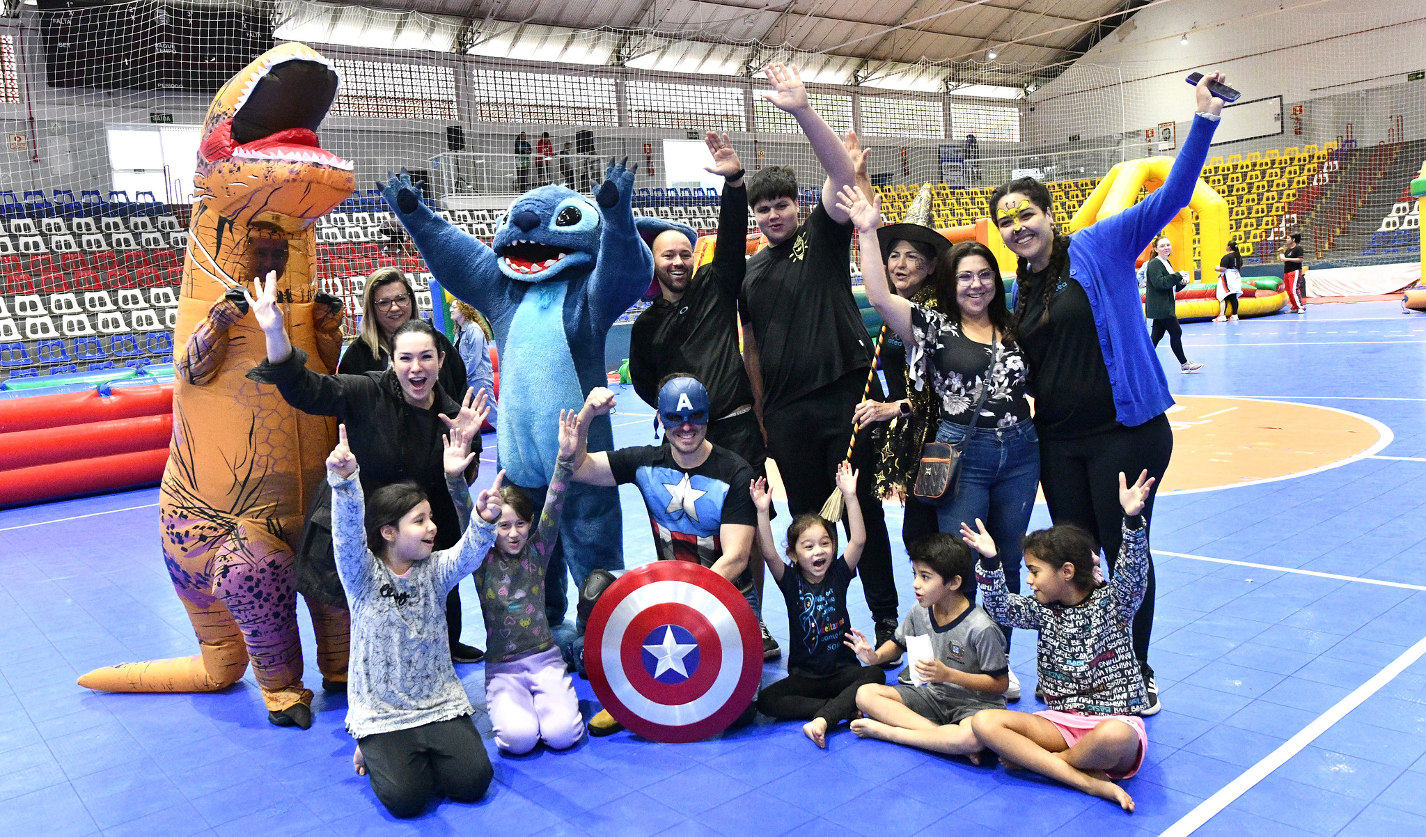 Jornal Ilustrado - IAITEA promove primeira festa do Dia das Crianças para pacientes autistas de Umuarama