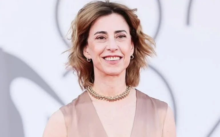 Fernanda Torres anuncia filmagens de ‘Os Corretores’, comédia dirigida por Andrucha Waddington