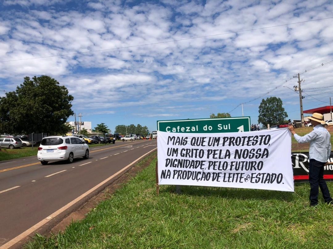 Jornal Ilustrado - Manifestação na PR-323 cobra medidas urgentes para salvar o setor leiteiro