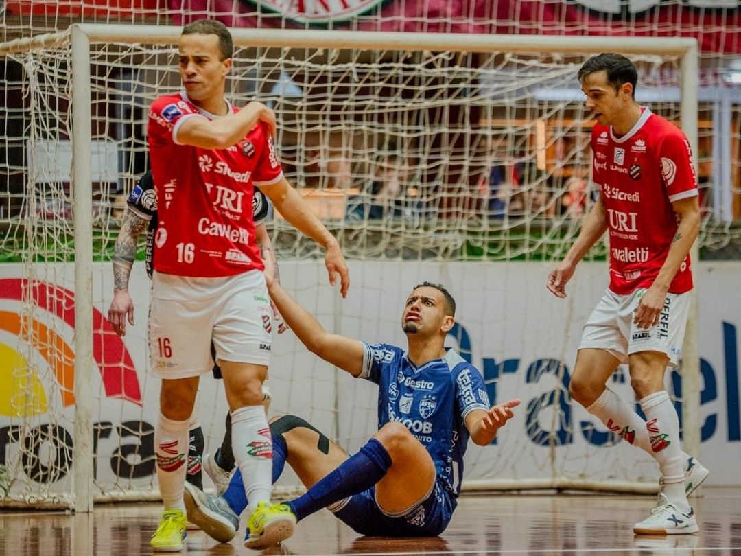 Jornal Ilustrado - O grande jornal do Noroeste do Paraná Jornal Ilustrado - Umuarama é superado em Erechim e encerra sua participação na Liga Nacional de Futsal