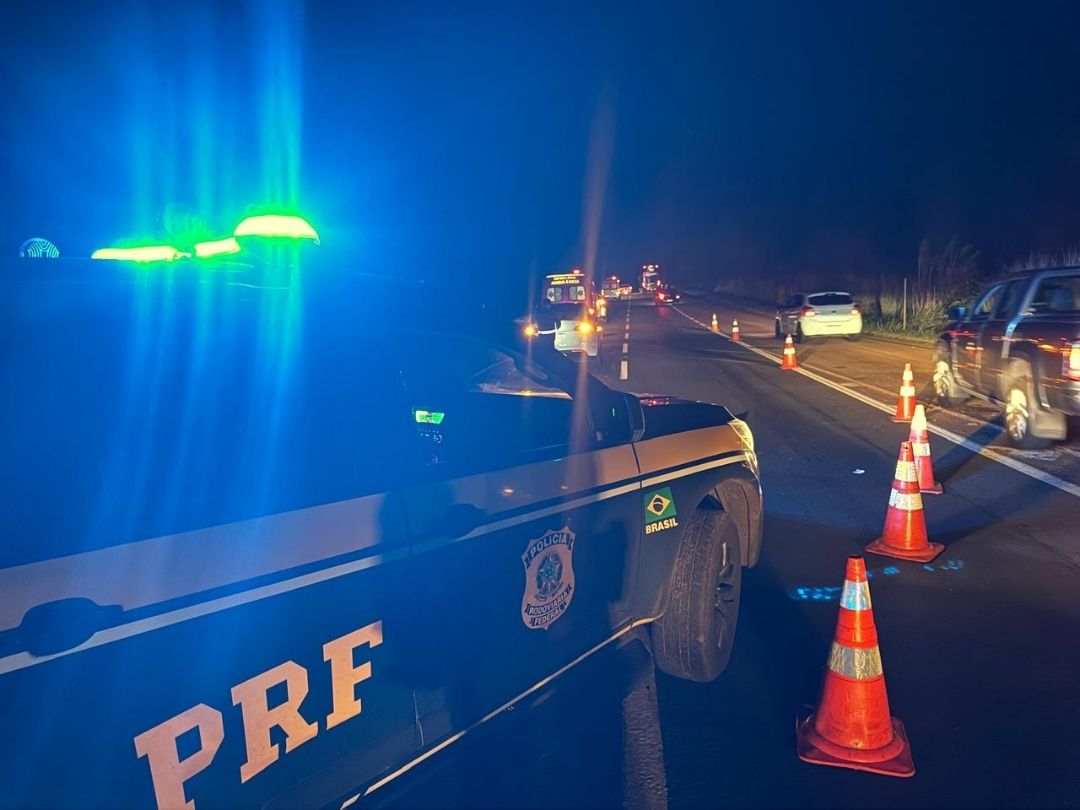 Pedestre morre atropelado por carro de luxo na BR-376