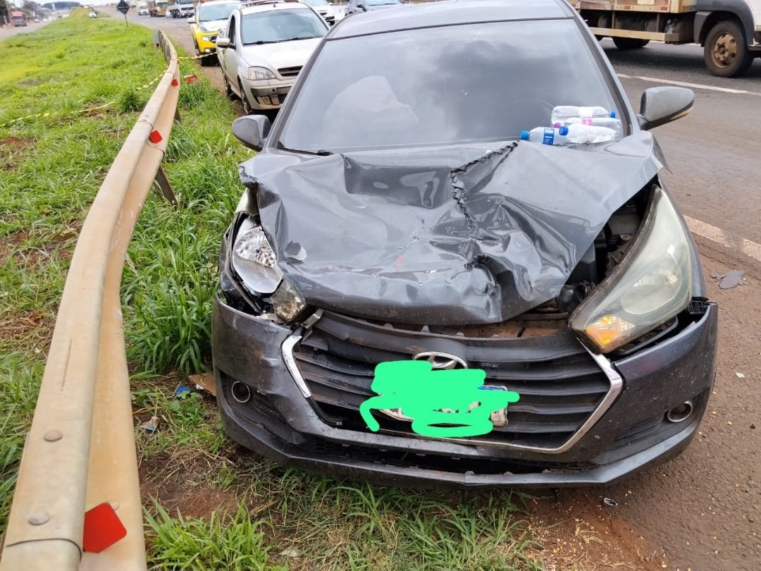 Acidente entre carro e caminhão deixa duas mulheres feridas na PR-323