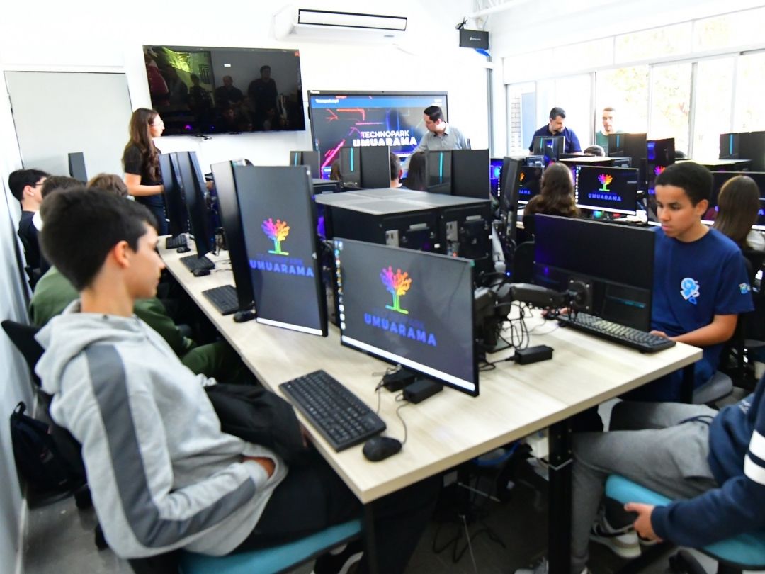 Parceria garante curso gratuito de manutenção de computadores