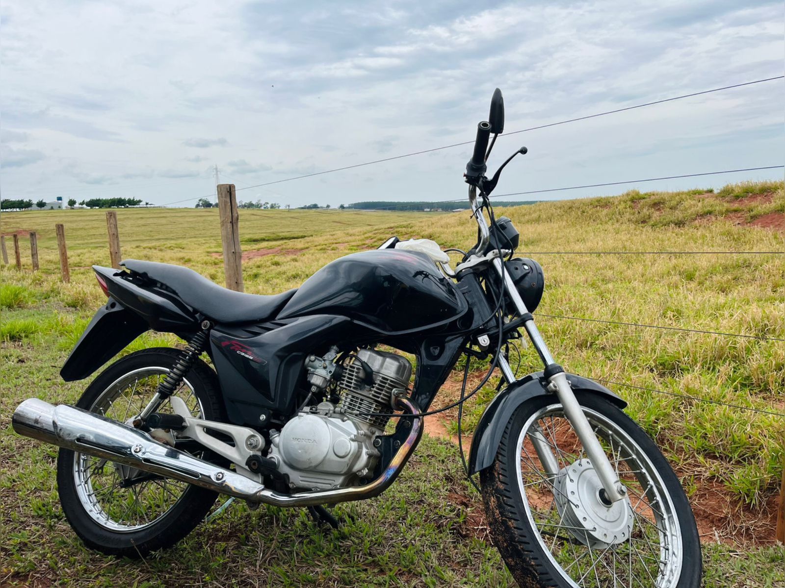 Jornal Ilustrado - O grande jornal do Noroeste do Paraná Jornal Ilustrado - Motocicleta furtada é recuperada em via pública no Jardim São Cristóvão, em Umuarama